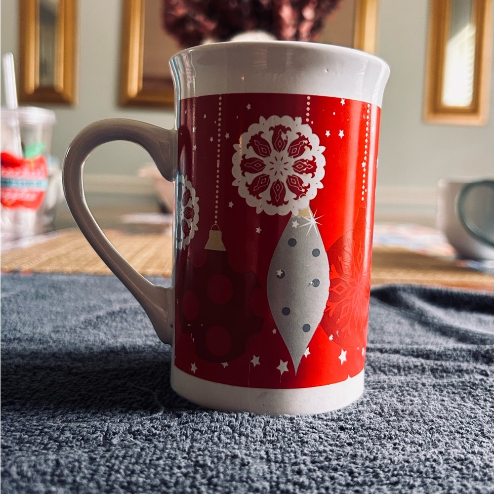 🧨Christmas Decor Coffee Mug ((SEND ANY OFFER OVER OVER $8‼️)) 🧨 - Picture 4 of 4